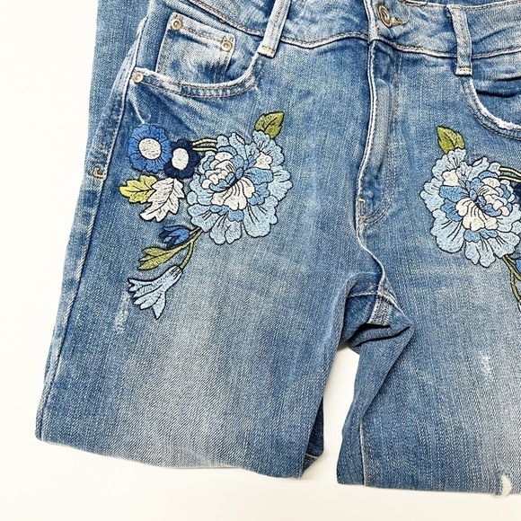 Zara Trafaluc Denimwear Womens High Rise Embroidered Frayed Ankle Jean Sz 2 - Picture 4 of 9